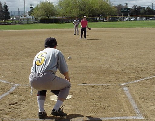 throw_ball.JPG (50168 bytes)